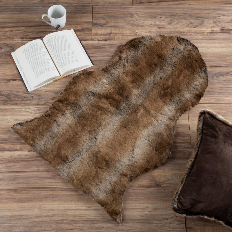Hastings Home Faux Sheepskin Fur Rug (2x3 feet, Brown), 5 of 7