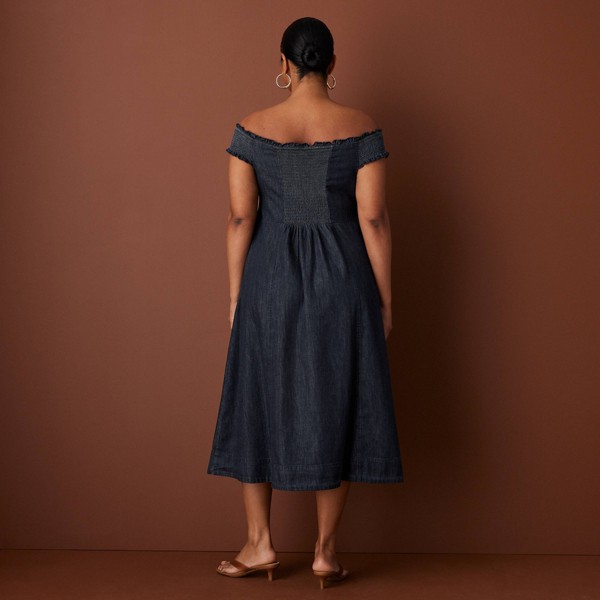 Vestido largo de mezclilla sin mangas con botones y hombros descubiertos para mujer - Rosie Assoulin x Target lavado oscuro 2