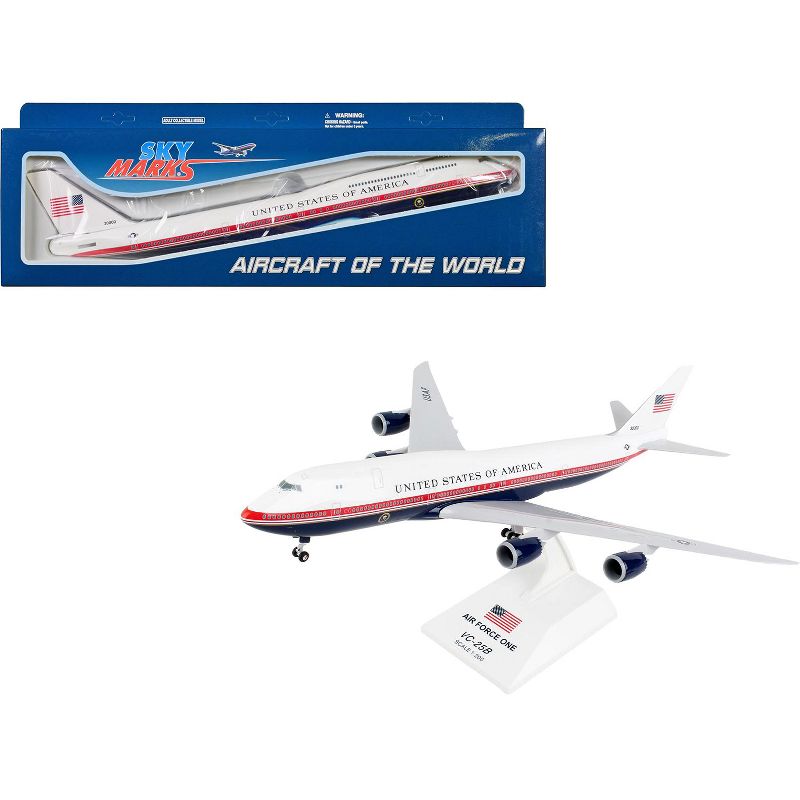 Boeing 747-8i (VC-25B) Commercial Aircraft "Air Force One - USA" White w/Red & Blue (Snap-Fit) 1/200 Plastic Model by Skymarks, 1 of 6