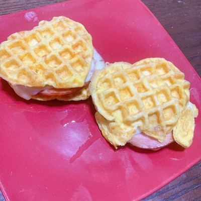 Dash Heart Mini Waffle Maker - DMWH100HP