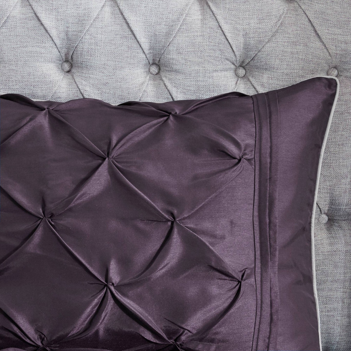 Комплект с одеялом Madison Park Piedmont 7 Piece Comforter Set - Plum (Queen): Luxury Hypoallergenic Bedding, Embroidered Details, Includes Shams & Pillows, цвет: Сливовый — фото 4