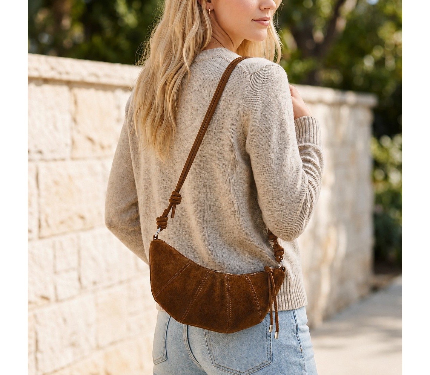 Сумка Alilang Soft Faux Suede Crossbody Shoulder Bag Adjustable Strap Compact Everyday Crescent Purse, Chestnut Brown, цвет: Коричневый — фото 2