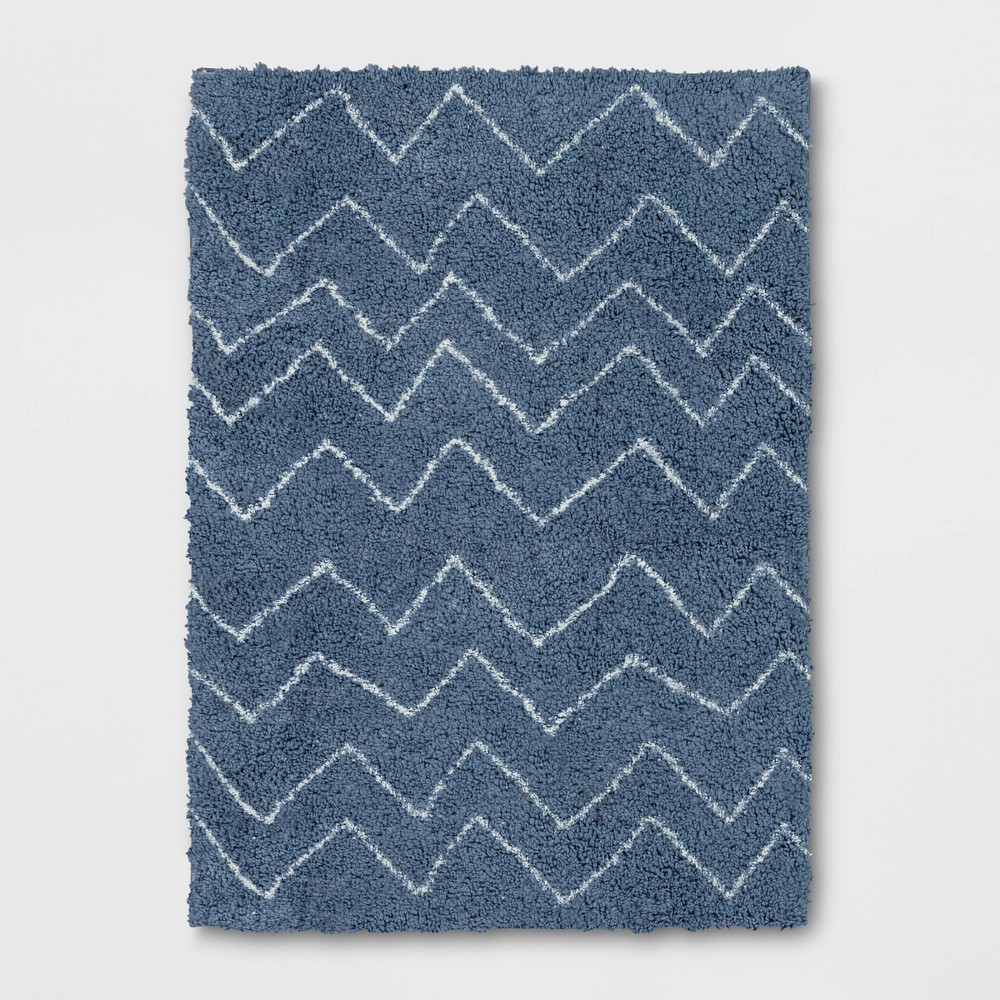 5'x7' Cheveron Area Rug Blue - Pillowfort™