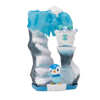 Pokémon Select Snowy Hill Glacier Environment Display with Galarian Darumaka and Piplup Mini Figures