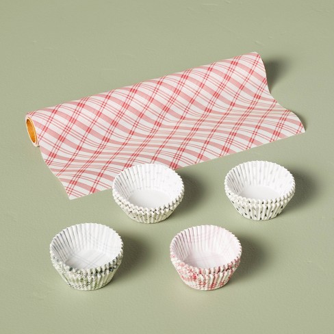 Christmas Print Parchment Paper Roll & Baking Cups - 201ct
