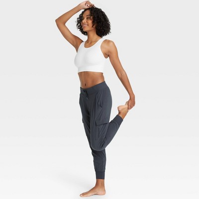 Women's Stretch Woven Tapered Cargo Pants - All in Motion
