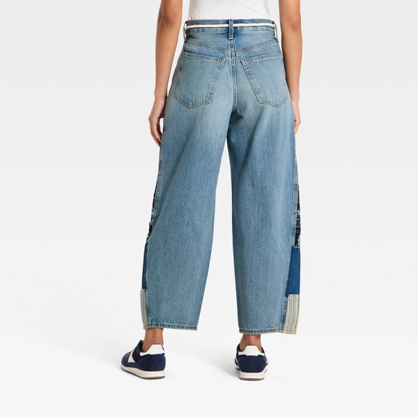 Jeans de mujer de tiro alto, corte barrel, print de bandana - Universal Thread™ lavado medio 2