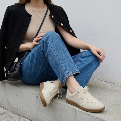 Женские кроссовки CUSHIONAIRE Belinda Women’s Lace Detail Casual Sneakers – Elegant Ribbon Lace-Up Shoes with Memory Foam Ivory Vegan Suede 8.5 — фото 6