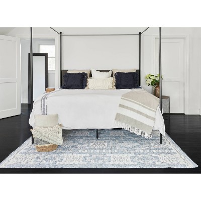 Blue Geometric Tufted Synthetic Indoor/Outdoor Rug 2' x 3'
