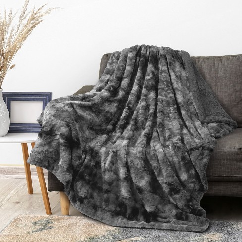 Fluffy Plush Throw Blanket / Gray