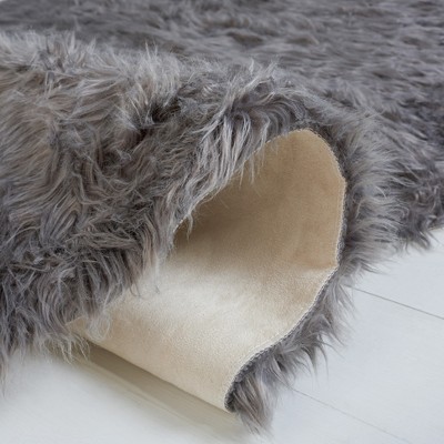 Luxurious Gray Faux Sheepskin 3' x 5' Tufted Rug
