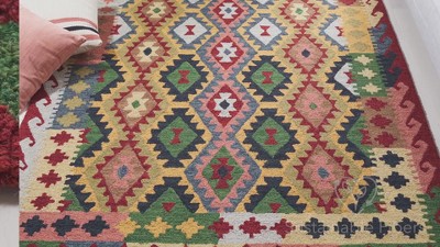 Hand-Tufted Rustic-Chic Red Wool Area Rug - 8' x 10'