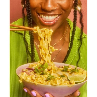 Omsom Saucy Noodles Coconut Lemongrass Curry - 4.8oz