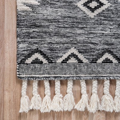 Handwoven Ivory Geometric Wool 24" Accent Rug