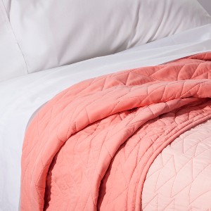 Twin Triangle Stitch Quilt Pink - Pillowfort