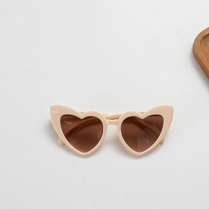 MyKids-USA Kids Heart Shape Decoration Sunglasses - 1 of 3