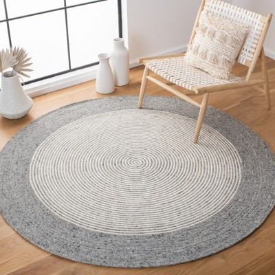 Handmade Grey and Ivory Round Wool Braided Rug, 5' Diameter
