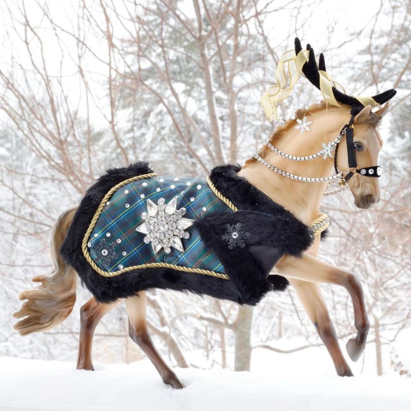 Breyer 2023 Holiday Horse | Highlander, 2 of 10