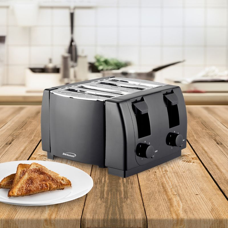 Brentwood Cool Touch 4 Slice Toaster in Black, 2 of 5