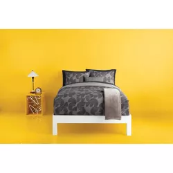5pc Full/Queen Geo Reversible Decorative Comforter Set with Throw Black/Gray - Room Essentials™