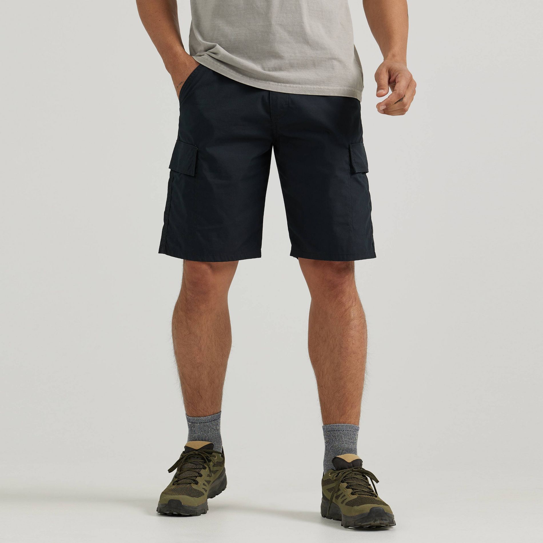 Wrangler Men's ATG Flex 10" Cargo Shorts - Black 42: Relaxed Fit, Heavyweight Fabric, Mid Rise, Stretch, Machine Washable