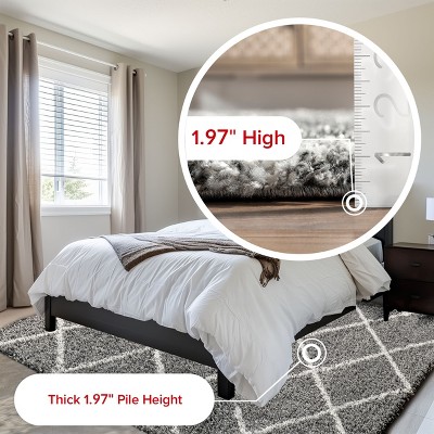 Luxurious Gray Geometric 5' x 7' Shag Area Rug