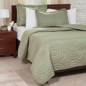 3pc Full/Queen Solid Embossed Quilt Set Green - Yorkshire Home