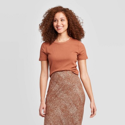 brown shirt outfit women's