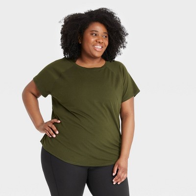 12 Plus-Size T-shirts