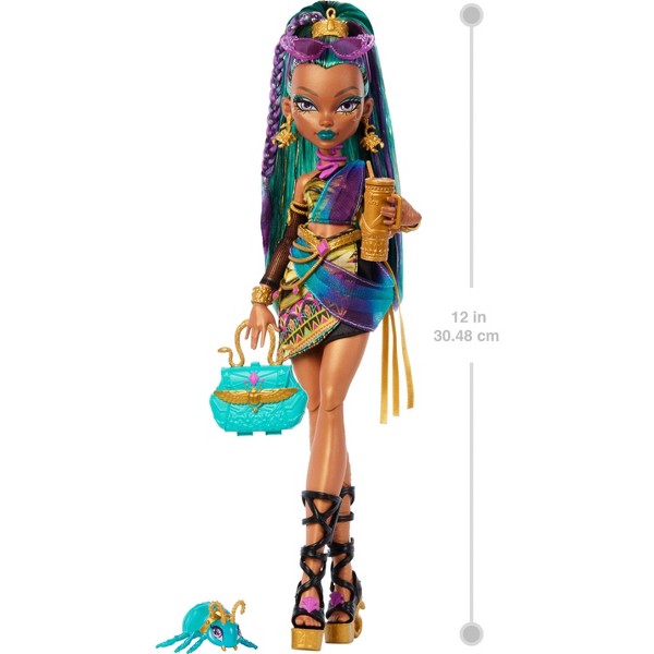 Muñeca Monster High Nefera De Nile con mascota Scarab Lavish y 7 accesorios como bolso y bocadillos 2