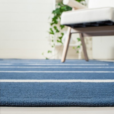 Navy and Ivory Handwoven Cotton Area Rug, 5' x 8'