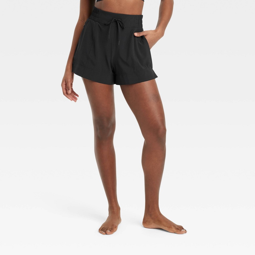 Size M Women's Flex Woven Mid-Rise Shorts 4" - All In Motion™ Black