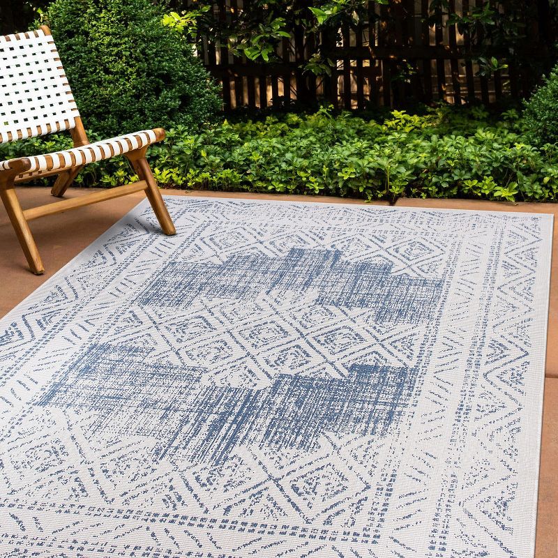 World Rug Gallery Transitional Bohemian Weather Resistant Reversible Indoor/Outdoor Area Rug, 2 of 11