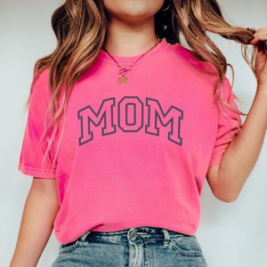 Simply Sage Market Embroidered Mom Varsity Outline Garment Dyed Tee - 2XL - Crunchberry - 1 of 4