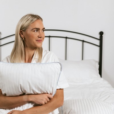 King Size White Polyester Hypoallergenic Bed Pillows, Set of 2