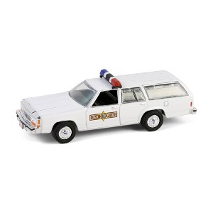 1/64 1988 LTD Crown Victoria Wagon, Illinois State Police Hot Pursuit 46 43040-C - 1 of 4