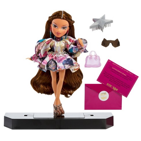  Bratz Alwayz Cloe Fashion Doll with 10 Accessories and Poster :  Toys & Games