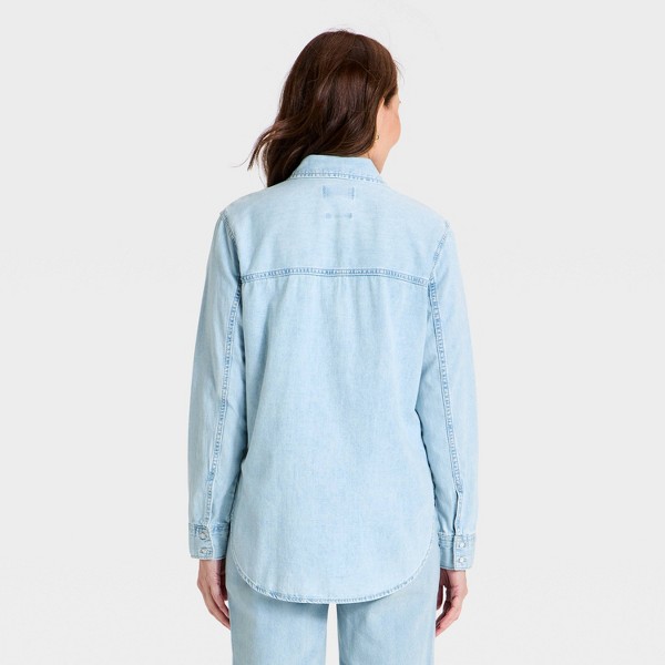 Camisa de mezclilla holgada para mujer - Universal Thread™ lavado claro 2