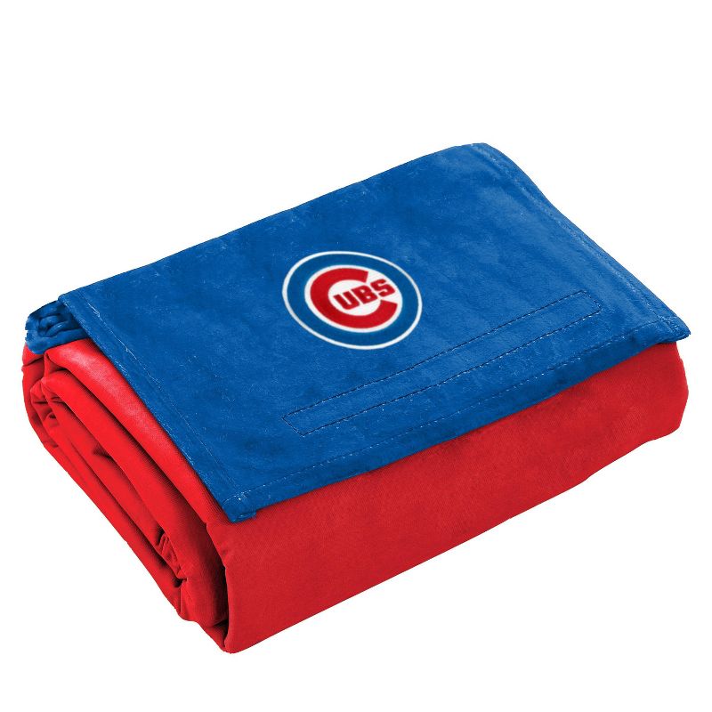 MLB Chicago Cubs Hexagon Stripe Picnic Blanket, 3 of 4