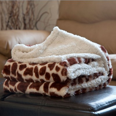 Hastings Home Giraffe Print Fleece Sherpa Blanket Throw - 50" x 60", Brown/Ivory