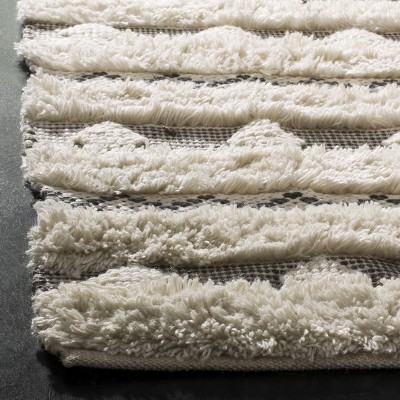 Hand-Tufted Gray Mosaic Wool 47" Area Rug