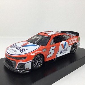 Kyle Larson 2022 Valvoline Elite 1:24 Diecast - 1 of 4