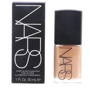 NARS Sheer Glow Foundation - Macao - 1 of 4