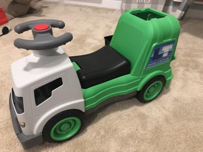 Little tikes garbage store truck ride on