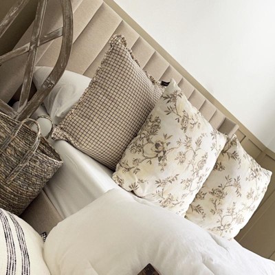 Louis Vuitton Atelier Oï Flower Field Throw Pillow - Neutrals Pillows,  Pillows & Throws - LOU746903