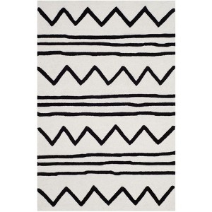 Safavieh Kids Zigzag SFK907 Hand Tufted Indoor Rugs - Safavieh - 1 of 4