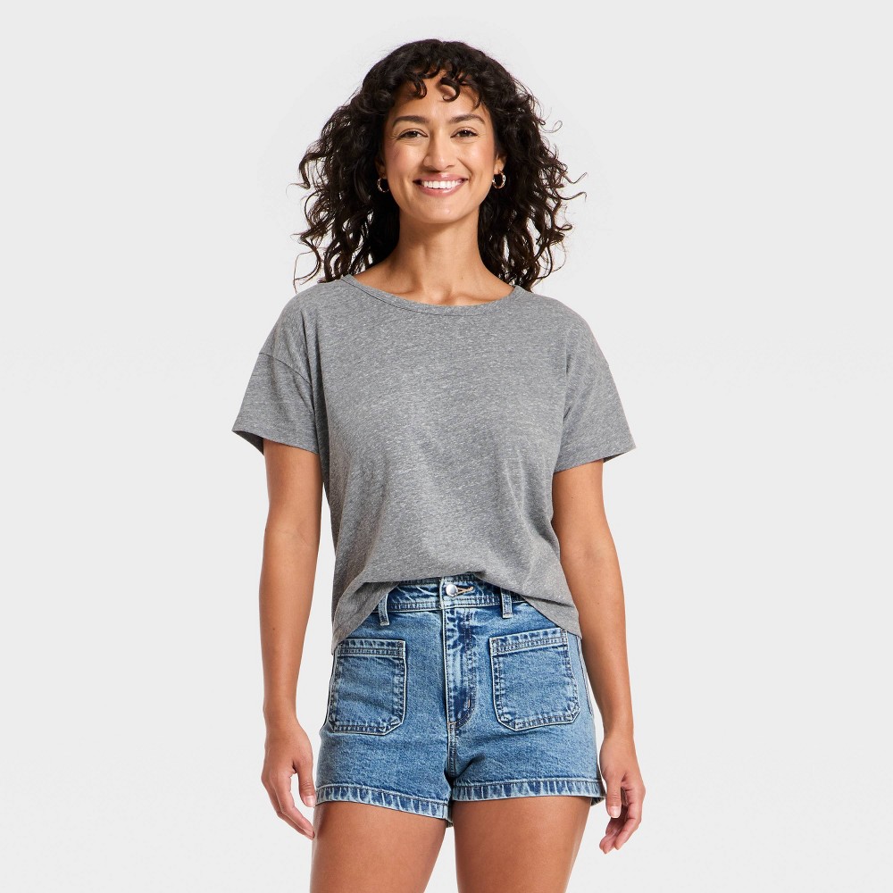 Women's Short Sleeve Crewneck T-Shirt - Universal Thread™ Gray M