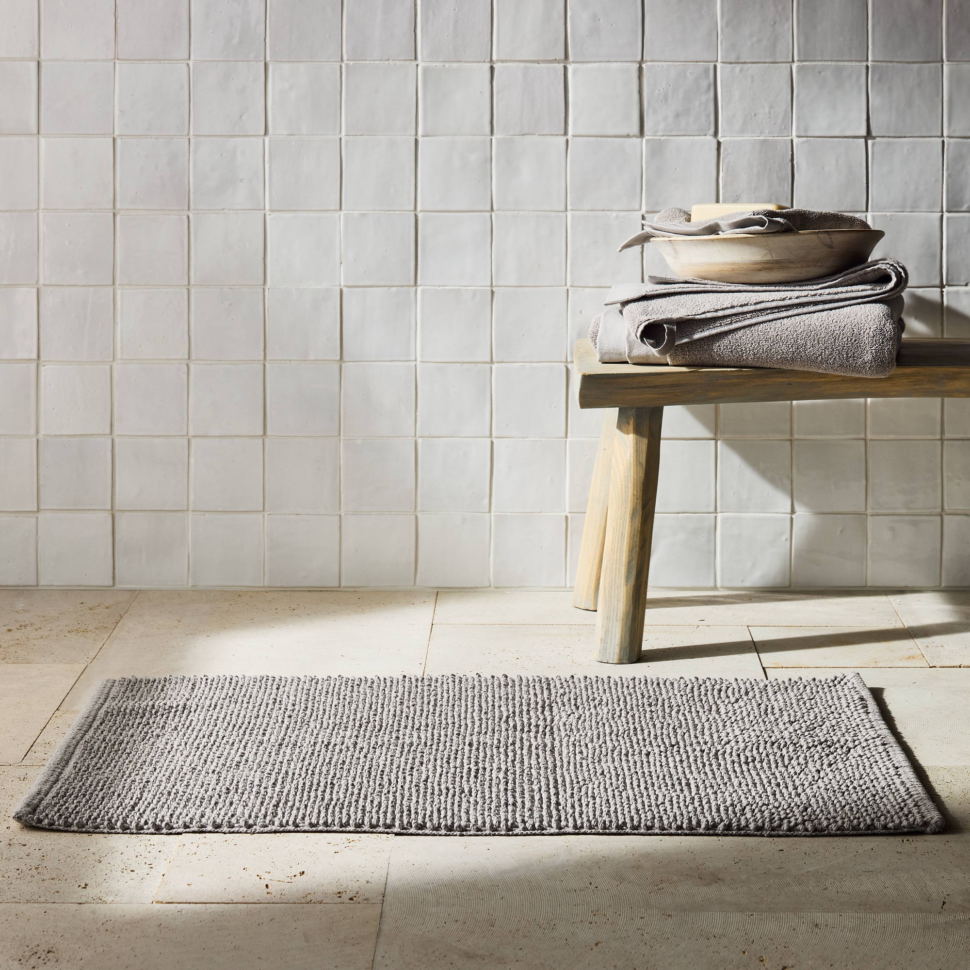 21"x34" Textured Bath Rug Gray - Casaluna™