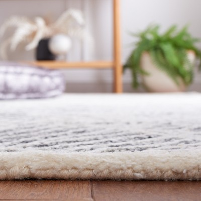 Black and Ivory Hand-Tufted Wool 4' x 6' Area Rug