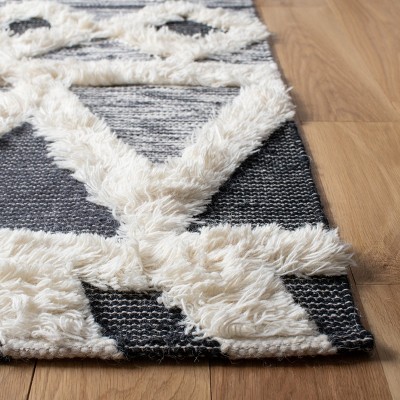 Ivory and Black Hand-Tufted Wool 4' x 6' Rug